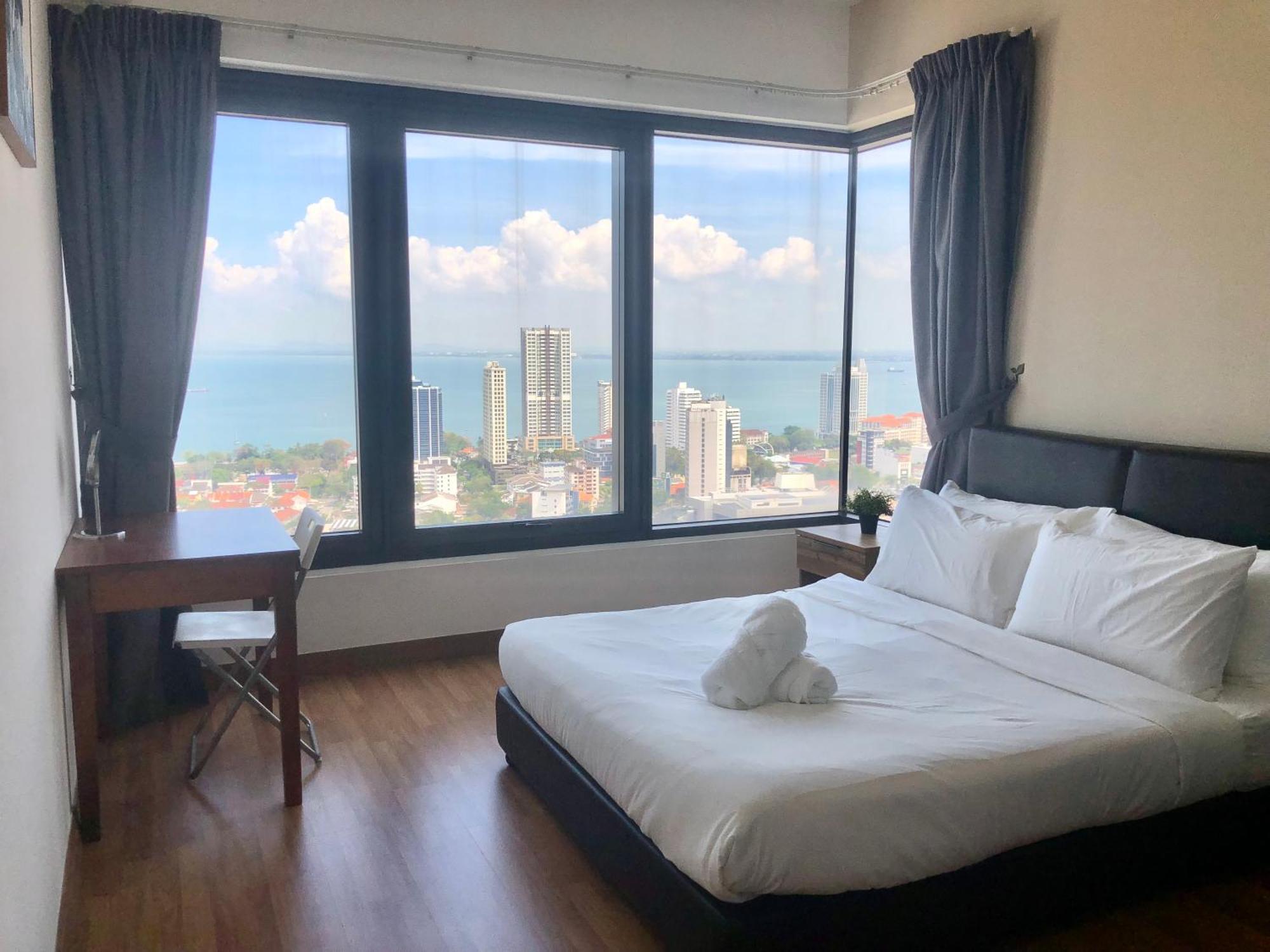 Tropicana 218 Macalister Netflix Unit By Blue Sky Holidays George Town Exteriér fotografie